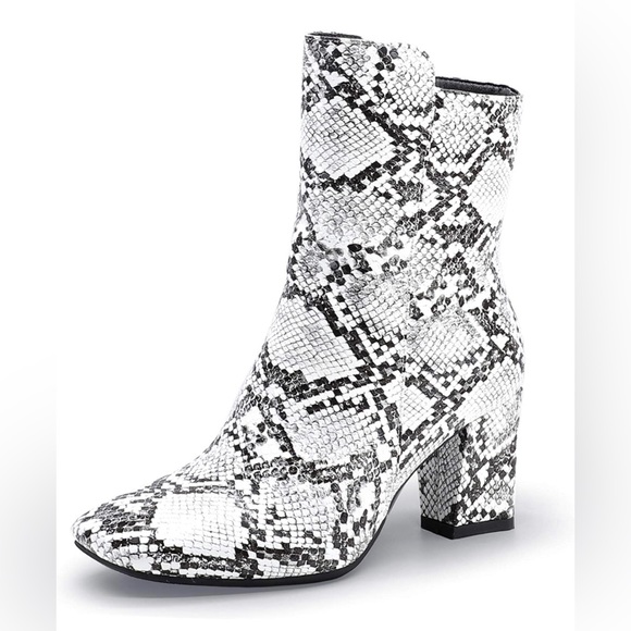 COPY - IDIFU • Faux snakeskin booties - Picture 4 of 10